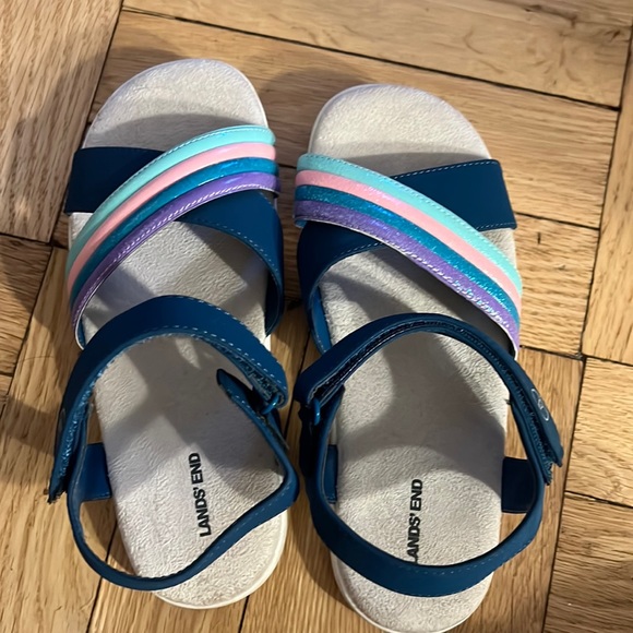 Lands’ End Girls Criss Cross Sandals size us 2 never worn outside - Picture 2 of 4
